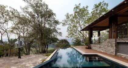 Surin Estate: Spacious 5-bedroom estate in brilliant Cattai with Pool and Garden