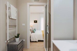 3 bedrooms, iron/ironing board, Internet, bed sheets