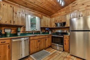 Fridge, oven, stovetop, dishwasher