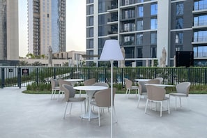 2 bedrooms - Elite LUX Holiday Homes - Island Park Escape Modern 2BR Gem Dubai (Dubai)