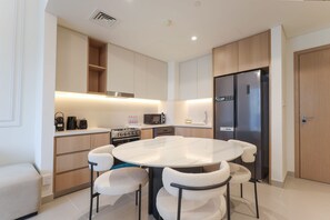 2 bedrooms - Elite LUX Holiday Homes - Island Park Escape Modern 2BR Gem Dubai (Dubai)