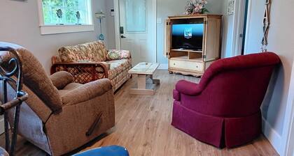 Charming 2-bedroom house in peaceful Homosassa with AC