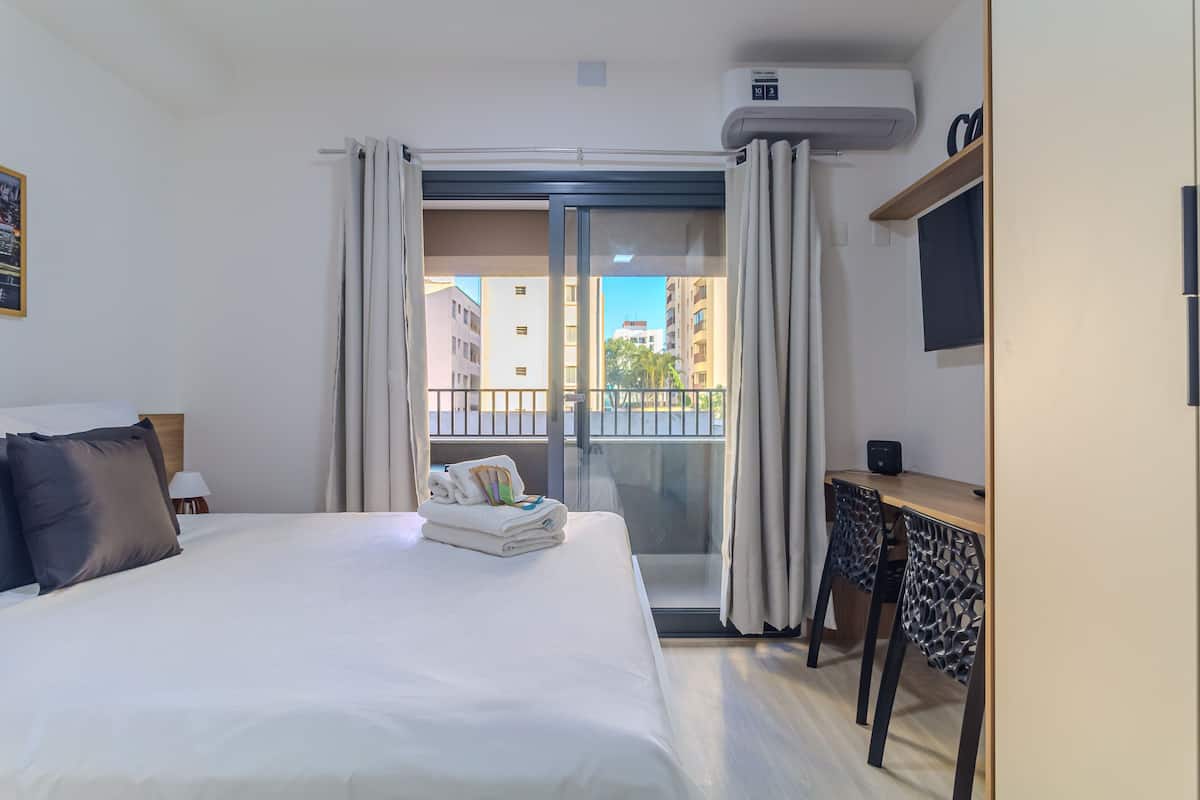 Studio | Blackout drapes, soundproofing, iron/ironing board, free WiFi