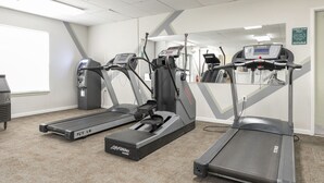 A fitness room with treadmills, a stationary bike, and a mirrored wall. - Charming Studio w/ Pool Access in Branson (Branson)