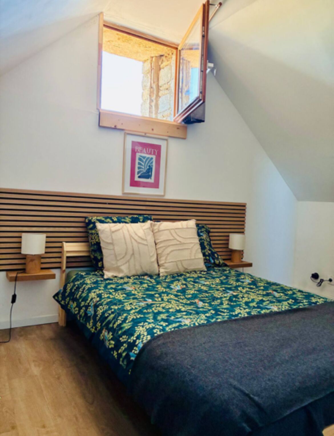 3 bedrooms, iron/ironing board, bed sheets