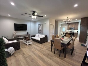 TV, fireplace