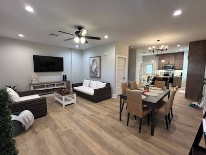 Holiday on the Concho Green 3Br2.5Ba