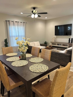 Dining - Holiday on the Concho Green 3Br2.5Ba (San Angelo)