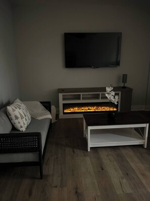 TV, fireplace - Pet friendly Holiday by the Concho Red (San Angelo)