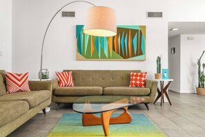 Smart TV, fireplace, video games, DVD player - Relax at Port Palm Springs, a spacious 3BR retreat with vaulted ceilings, lagoon views, 3 patios, pools & hot tubs. Perfect for families, friends, or couples looking for comfort, charm & Palm Springs magic. (Palm Springs)