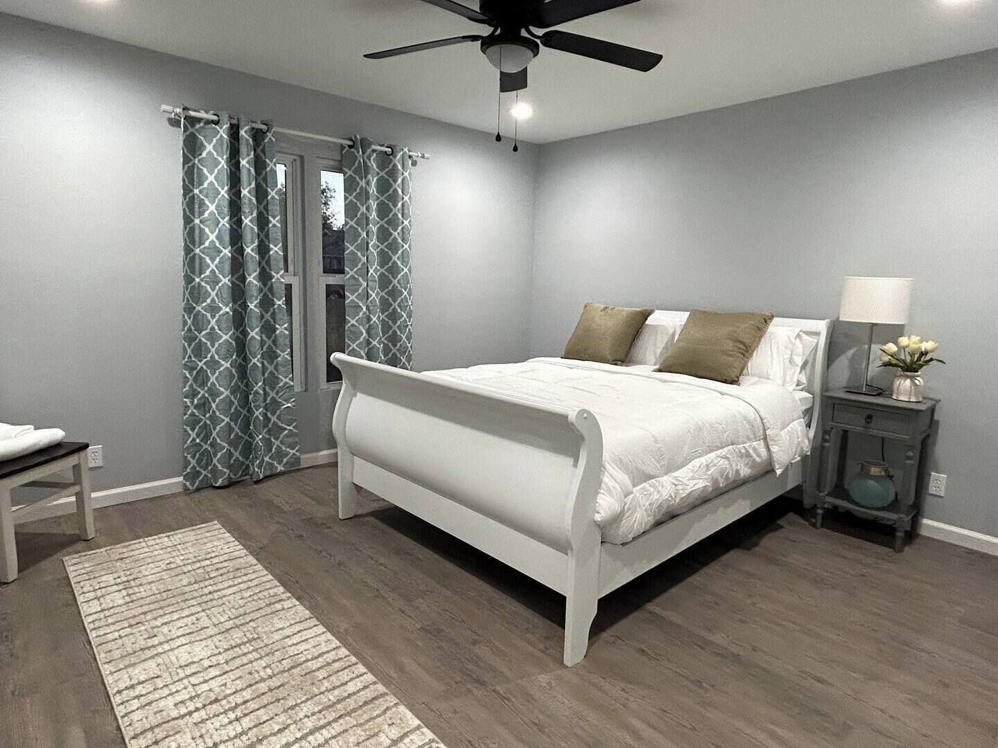 3 bedrooms, iron/ironing board, WiFi, bed sheets