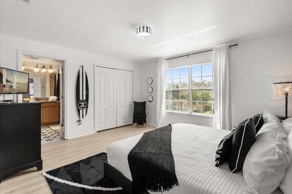 4 bedrooms, iron/ironing board, WiFi, bed sheets