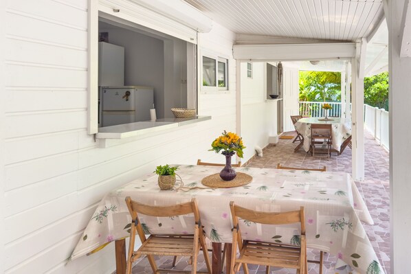 Outdoor dining