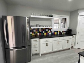 Microwave, oven, stovetop, dishwasher - Amazing! EV charger hot tub (San Angelo)