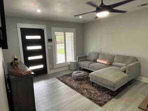 TV, fireplace - Amazing! EV charger hot tub (San Angelo)