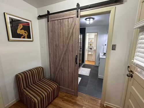 Pet friendly Spacious, modern, best location