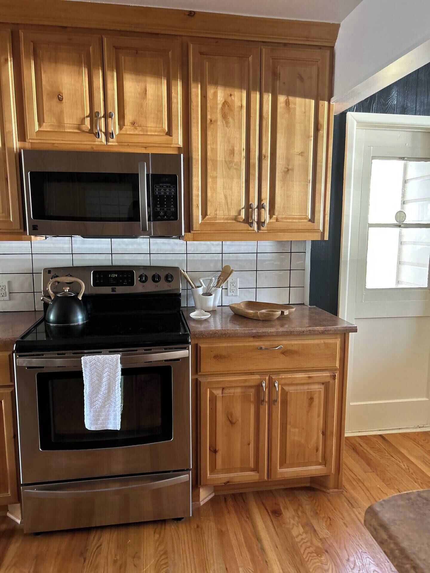 Microwave, dishwasher