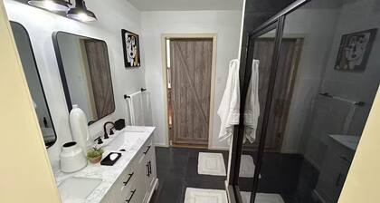 Pet friendly Spacious, modern, best location