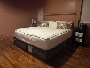 3 bedrooms, WiFi, bed sheets - Spacious Tailgate Haven-3-bedroom house with outdoor entertaining space-sleeps 8 (Athens)