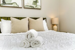 1 slaapkamer, een bureau, een strijkplank/strijkijzer, gratis wifi