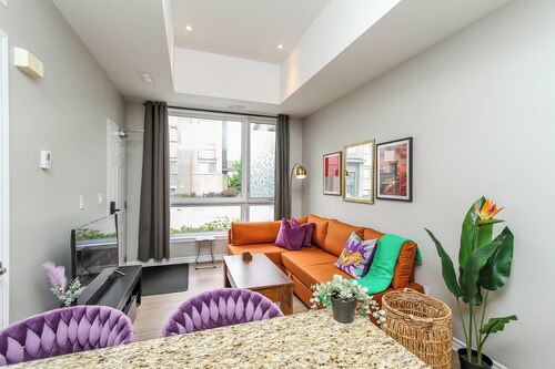 Luxury 1 Bedroom, Free Parking, Close to the Airport