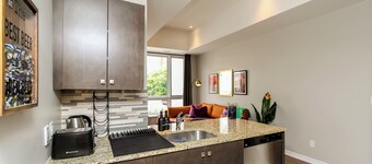 Luxury 1 Bedroom, Free Parking, Close to the Airport