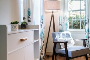 Interior - EV charger & desk+monitor! 2-1 in the Heights. FULLY fenced in. 5 min to d-town (Houston)