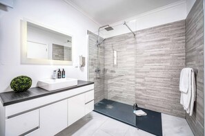 Shower, towels