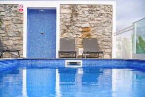 A heated pool - Casa das Flores - Three Bedroom Villa, Sleeps 6 (Calheta)
