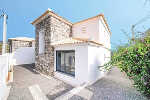 Exterior - Casa das Flores - Three Bedroom Villa, Sleeps 6 (Calheta)