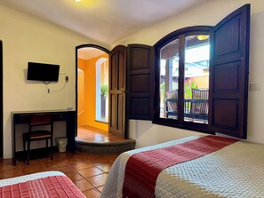 7 quartos, escrivaninha, ferros/tábuas de passar roupa