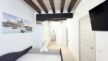 1 habitación, tabla de planchar con plancha, wifi y ropa de cama