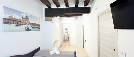 1 habitación, tabla de planchar con plancha, wifi y ropa de cama