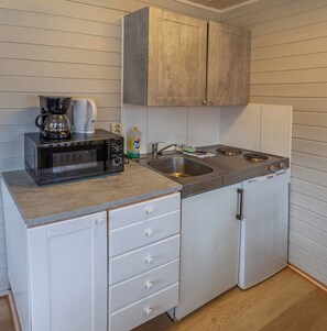 Basic-Ferienhütte, 2 Schlafzimmer, Terrasse | Wohnbereich