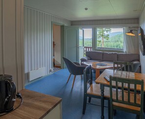 Chalet rustique, 2 chambres, patio, vue sur le fleuve | Aire de séjour