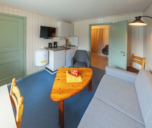 Cabin, Patio, Courtyard View | Living area