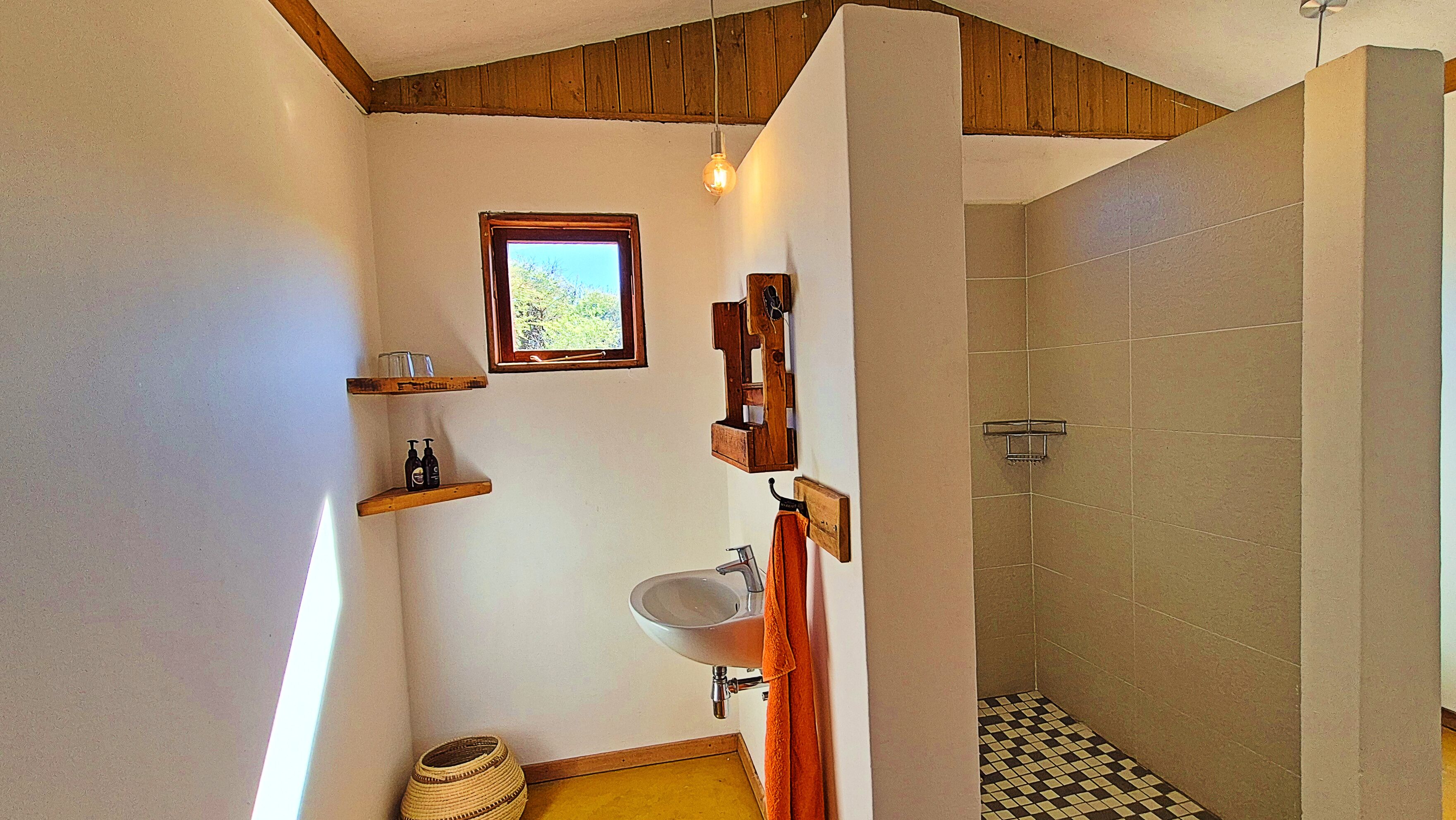 Standard Quadruple Room, Mountain View | Bathroom