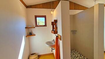 Standard Quadruple Room, Mountain View | Bathroom