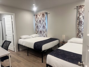 3 quartos, ferros/tábuas de passar roupa, Wi-Fi, roupa de cama