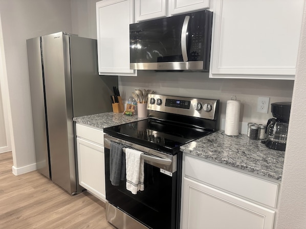 Micro-ondas, fogão, cooktop, lava-louças