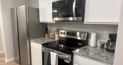 6 Beds,3-bedroom Charming home in Odessa