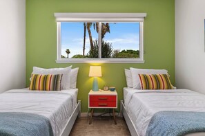 3 bedrooms, iron/ironing board, free WiFi, bed sheets - Palm Paradise offers a private 3BR retreat with a saltwater pool, fire pit, BBQ, and mountain views. Just minutes from downtown, this stylish getaway is perfect for families or friends seeking relaxation and Palm Springs charm. (Palm Springs)