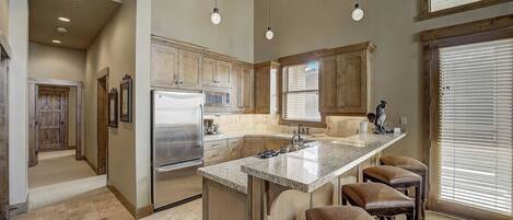 House (4 Bedrooms) | Interior