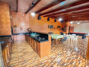 Kawasan BBQ/berkelah