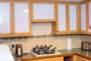 Mikrobølgeovn, ovn og kokeplater