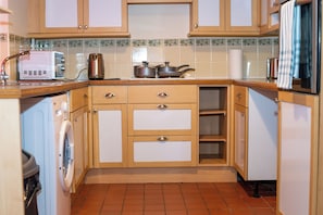 Micro-ondes, four, plaque de cuisson