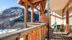 Property grounds - Fitness, swimming pool, sauna, hammam, balcony, parking, tv, ski locker, 48m², Valloire (Valloire)