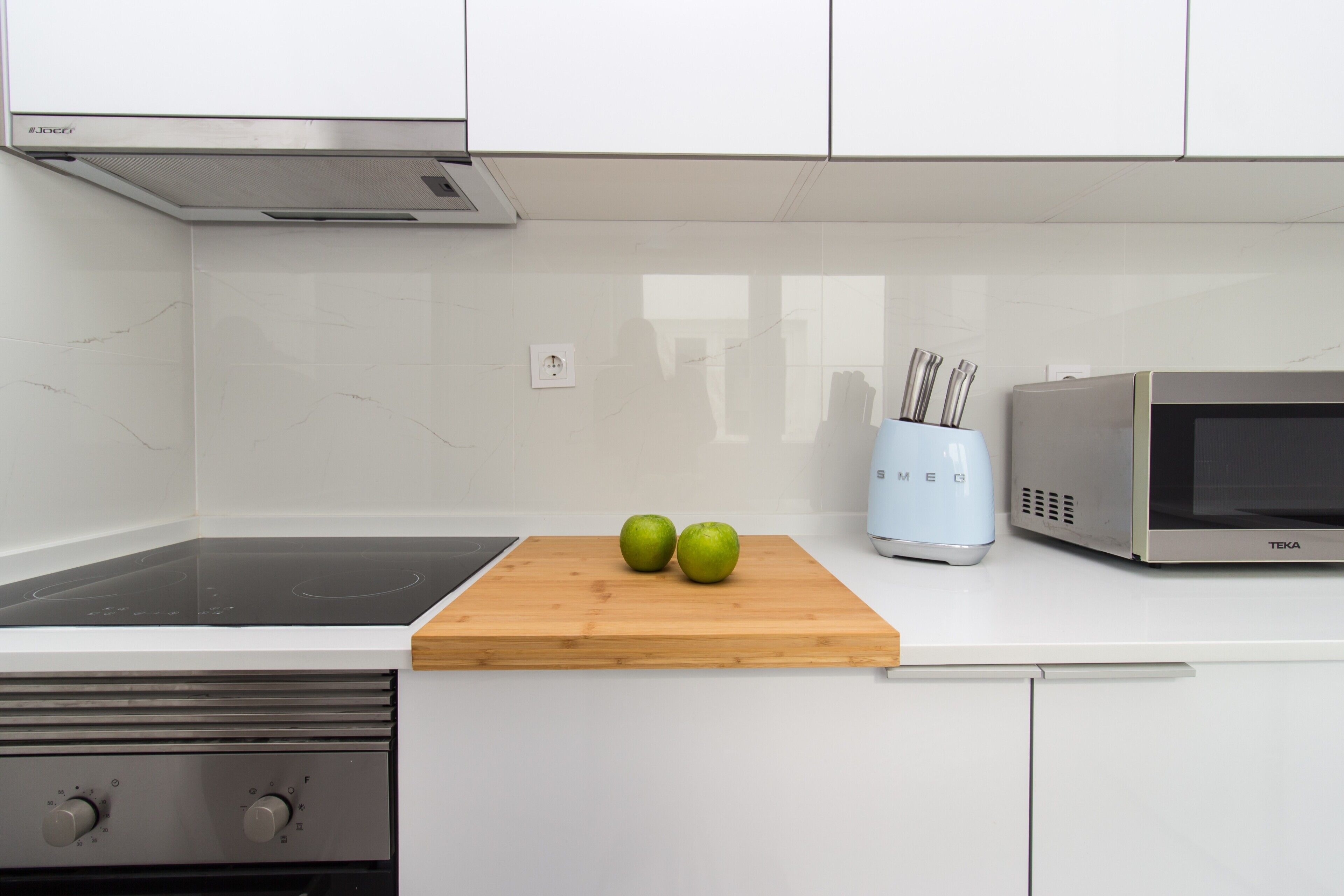 Refrigerador, microondas, horno, placa de cocina