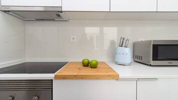 Refrigerador, microondas, horno, placa de cocina