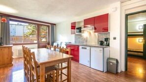 Fridge, microwave, dishwasher, coffee/tea maker